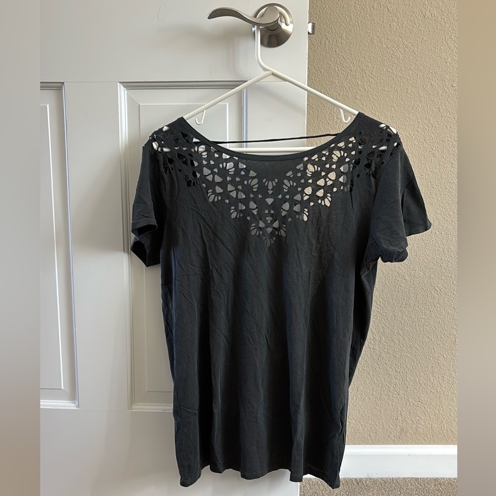 Billabong t shirt with open back. So cute, looks great dressed up or casual. NWT - Picture 2 of 2